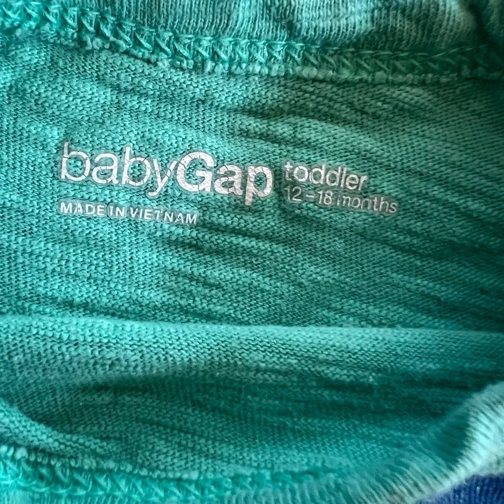 GAP Aqua Fish Graphic Tee